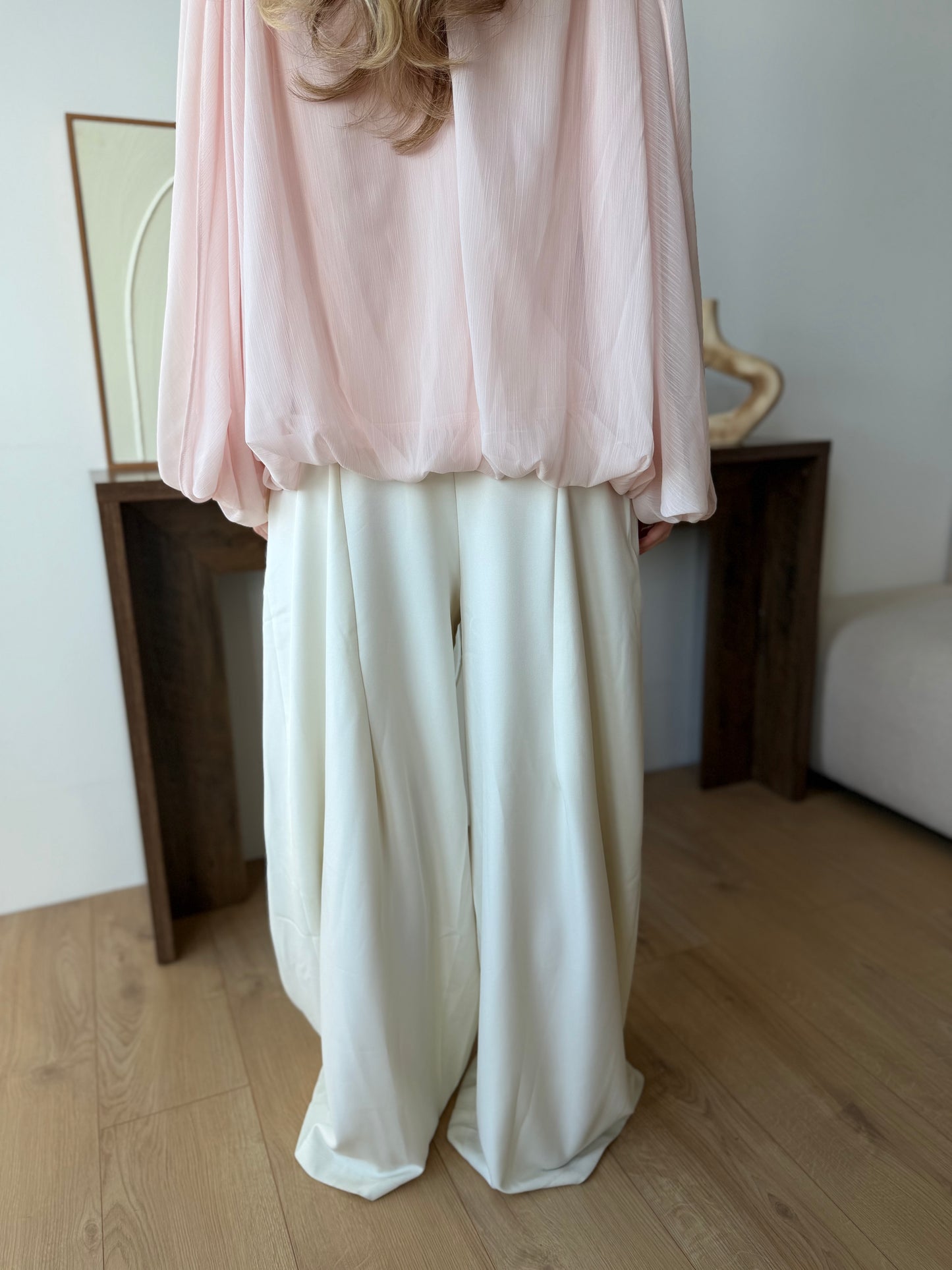 Spodnie damskie wide leg z wysokim stanem Creamy Elegance kremowe