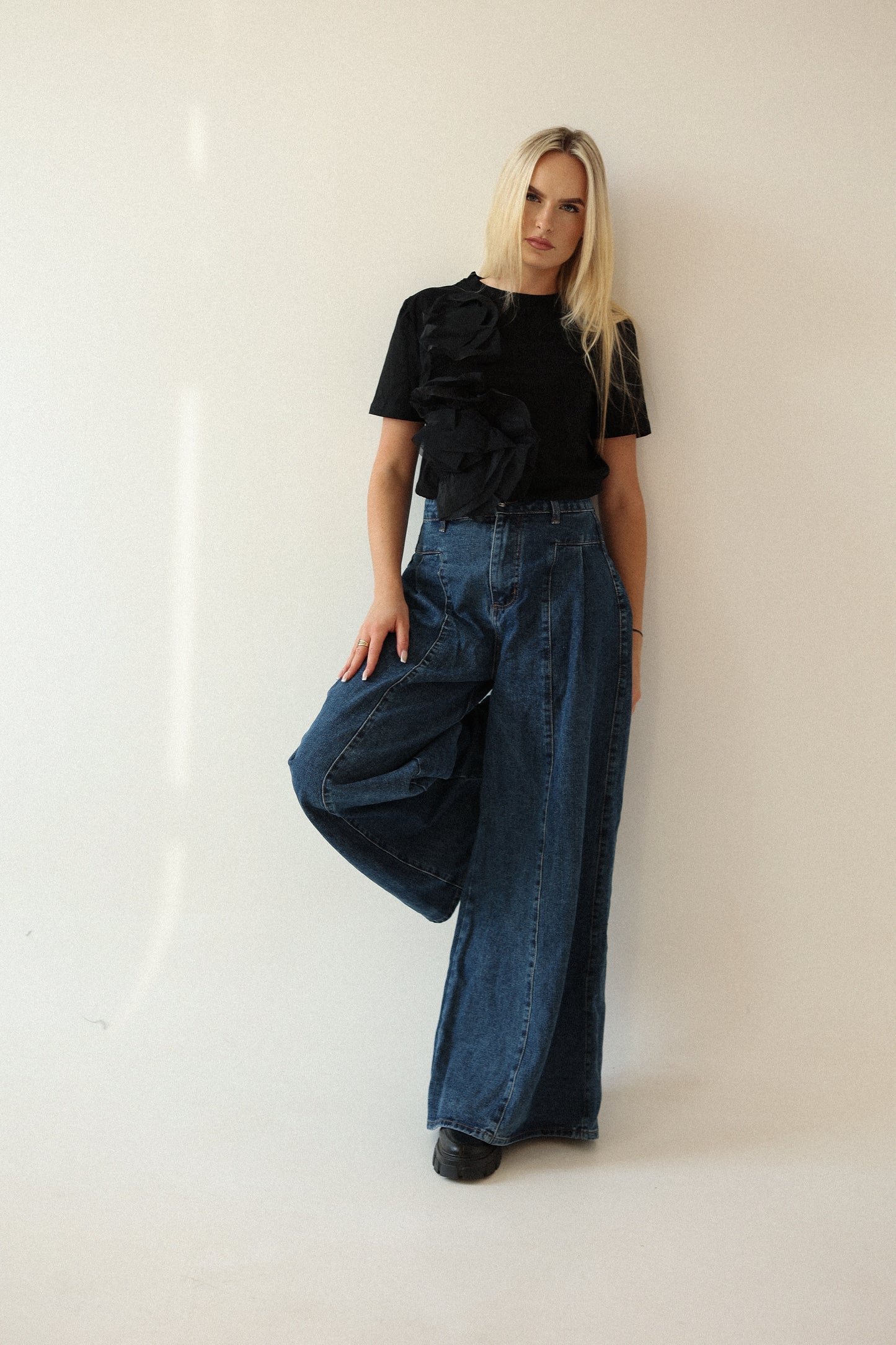 T-SHIRT BLOOMIE BLACK