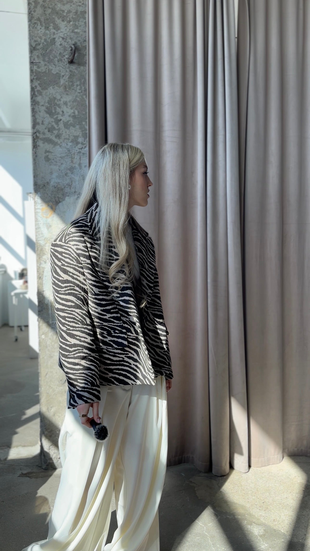 Marynarka damska ze zwierzęcym printem Safari brązowa