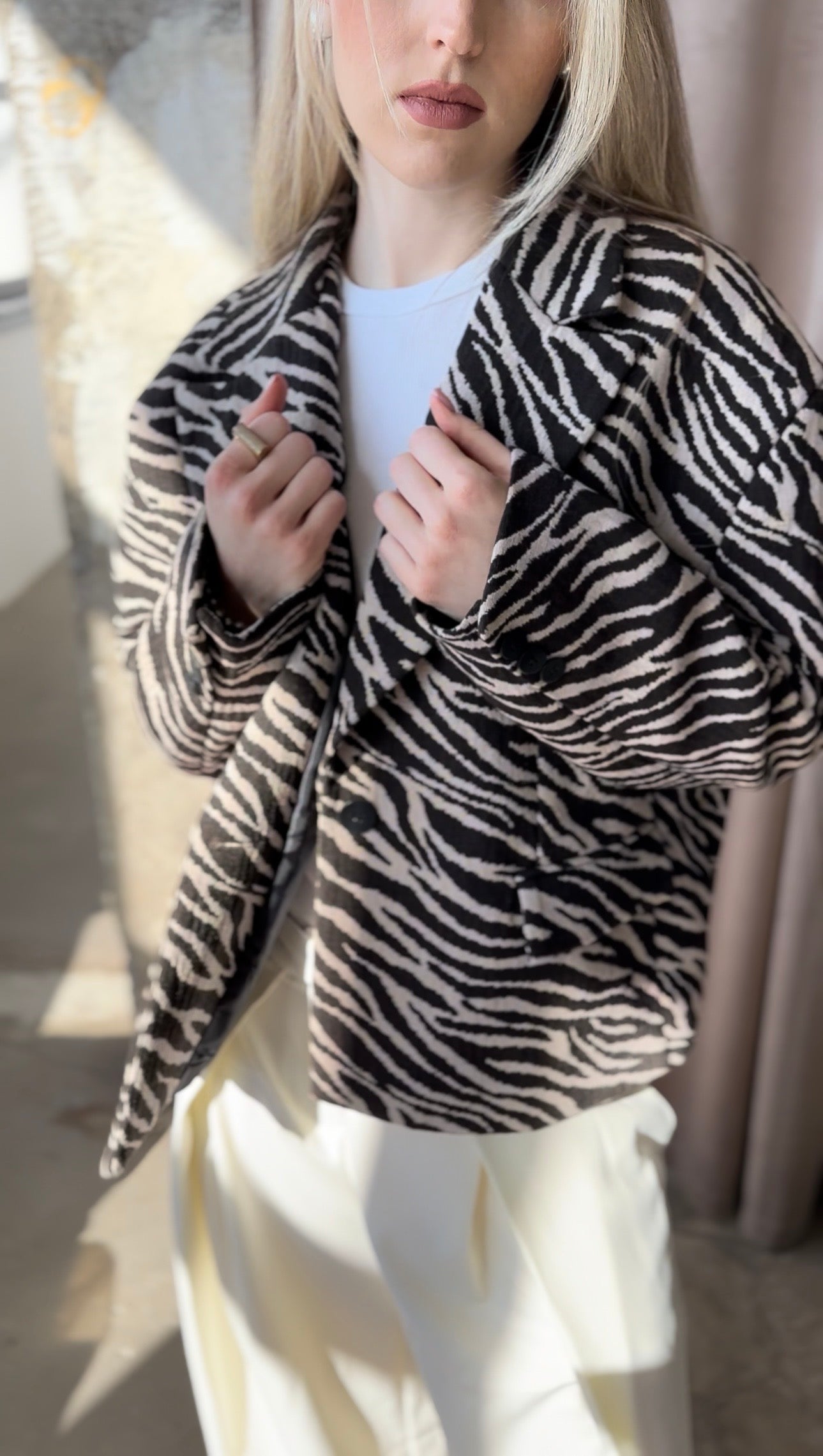 Marynarka damska ze zwierzęcym printem Safari brązowa