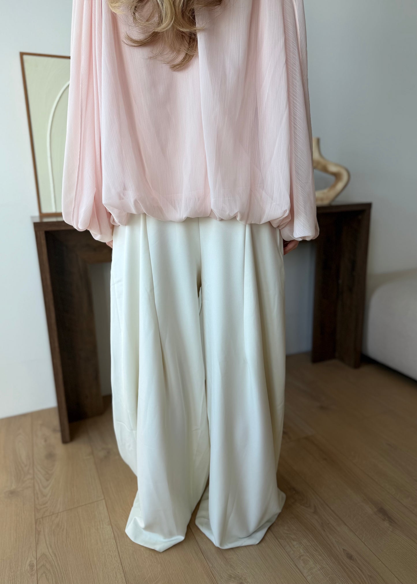Spodnie damskie wide leg z wysokim stanem Creamy Elegance kremowe