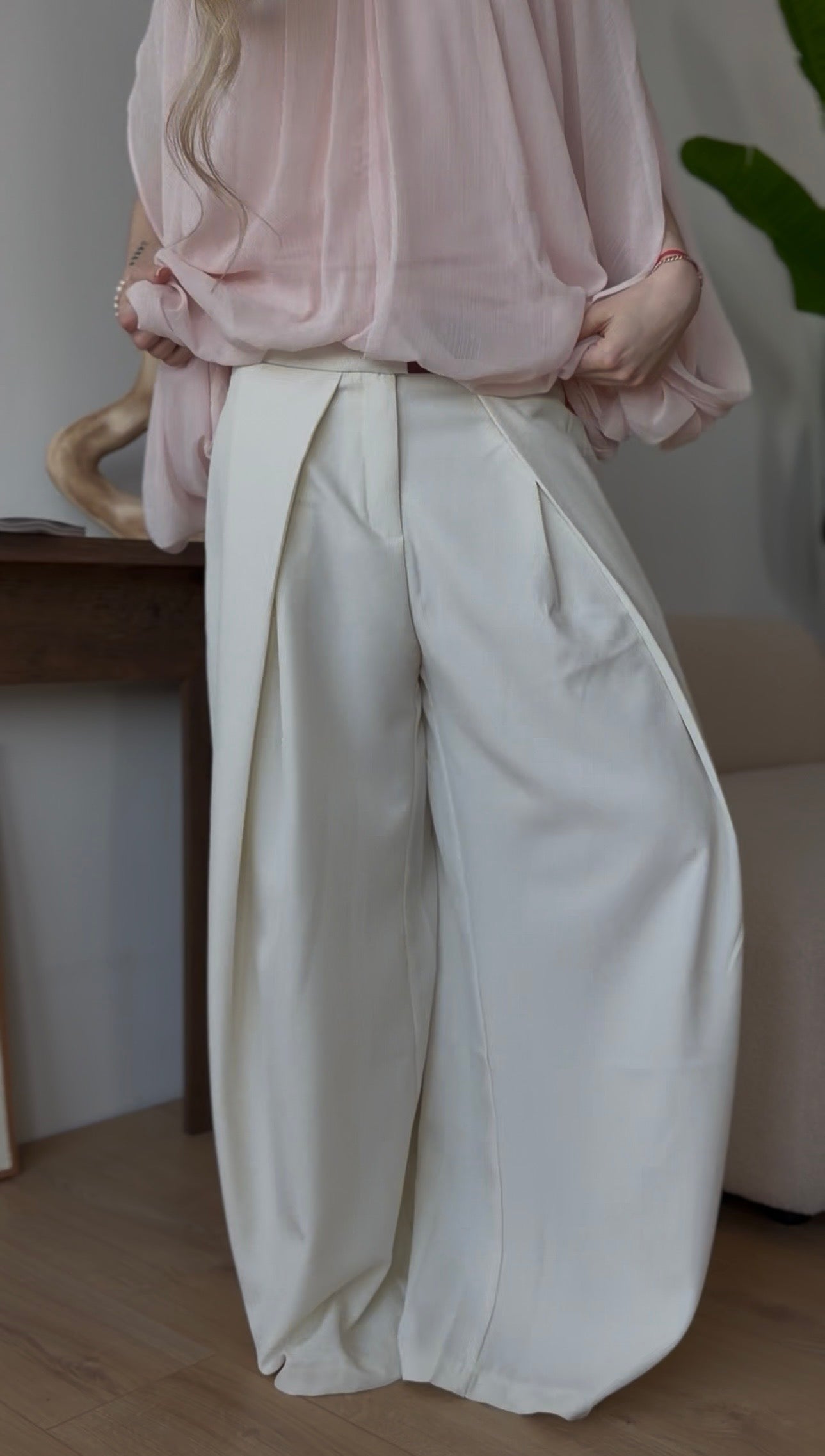 Spodnie damskie wide leg z wysokim stanem Creamy Elegance kremowe