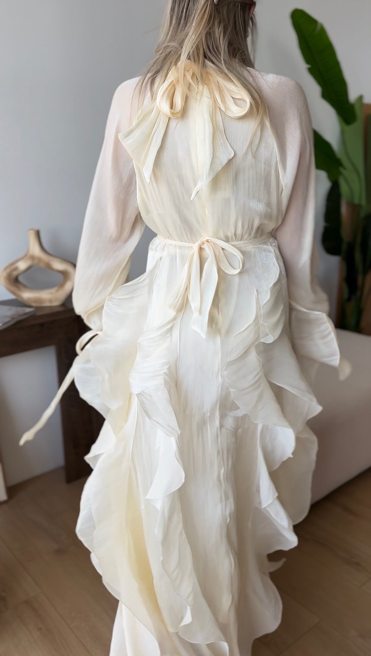 Sukienka damska Flow Elegance z falbanami maxi beżowa