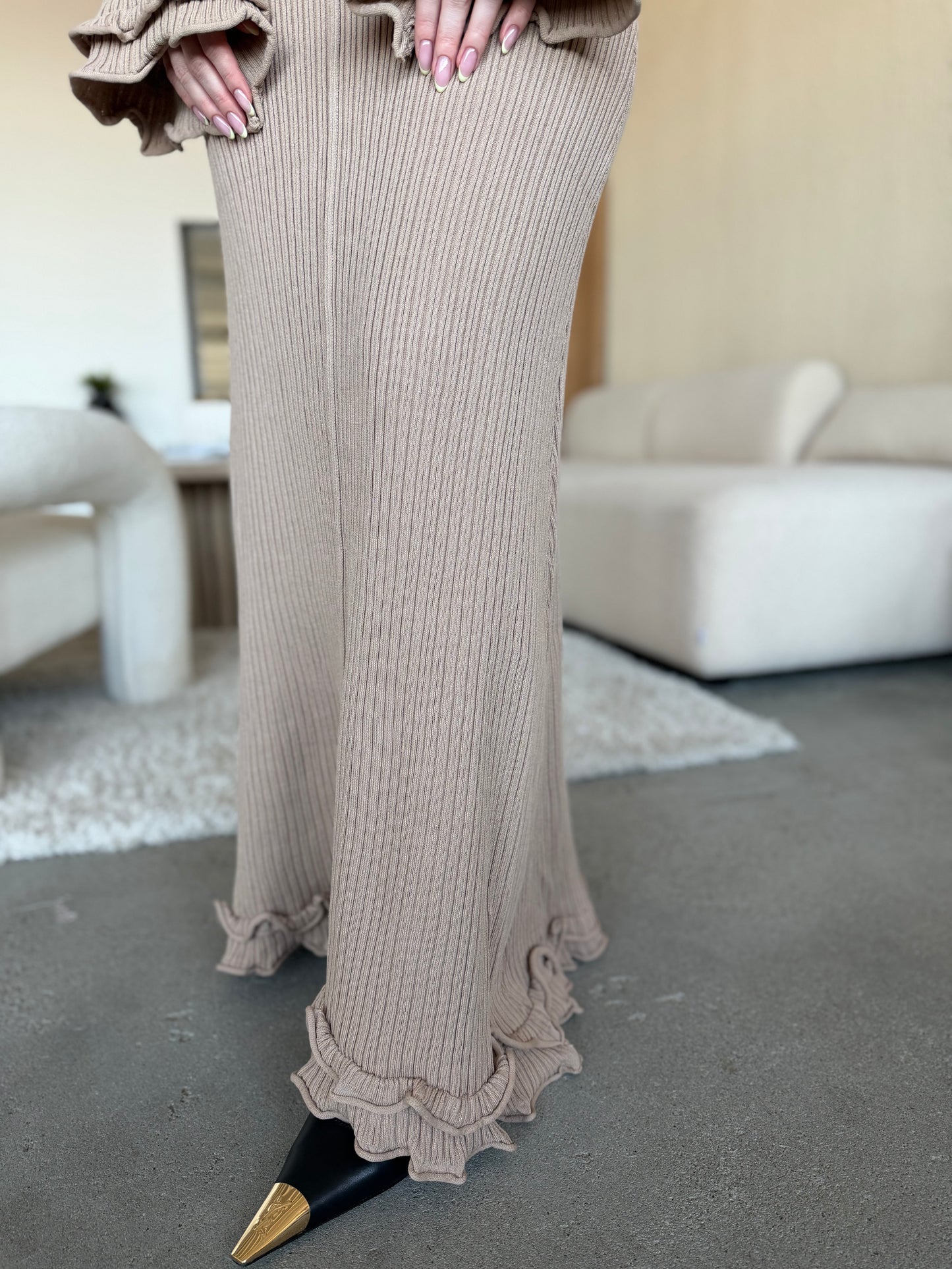 Dopasowana prążkowana sukienka damska Livia czekoladowa