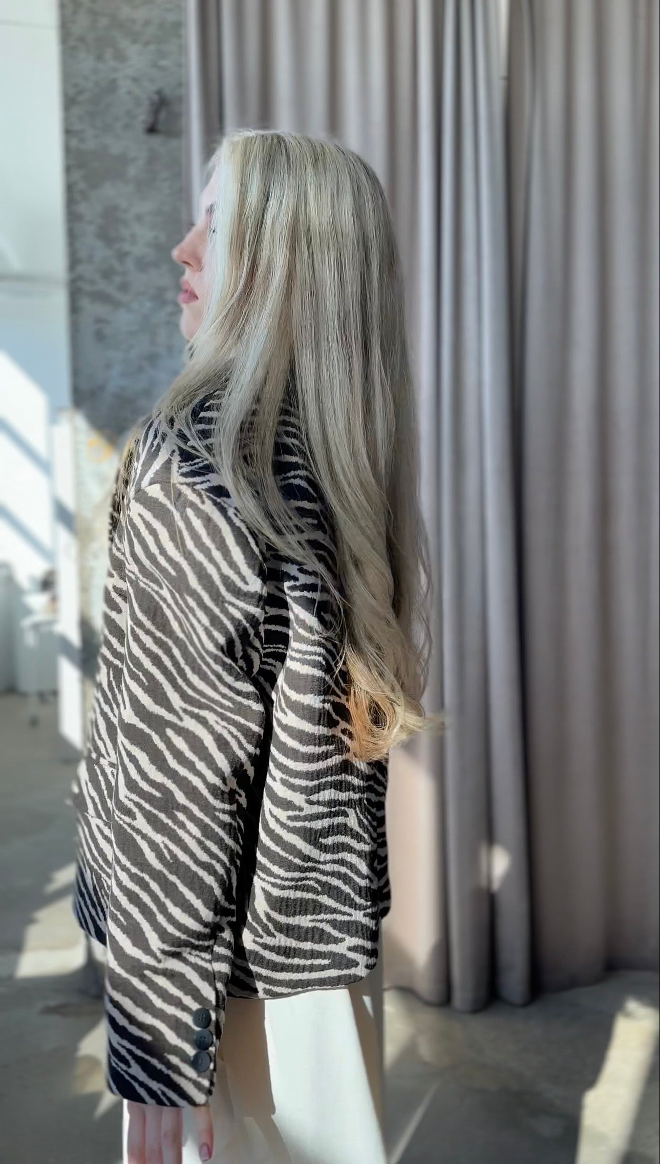 Marynarka damska ze zwierzęcym printem Safari brązowa