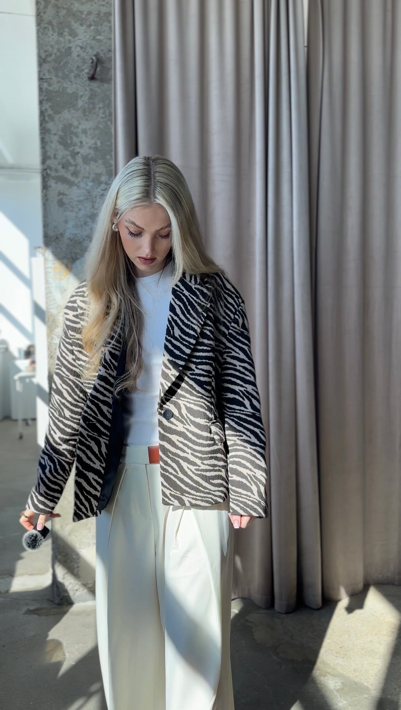 Marynarka damska ze zwierzęcym printem Safari brązowa