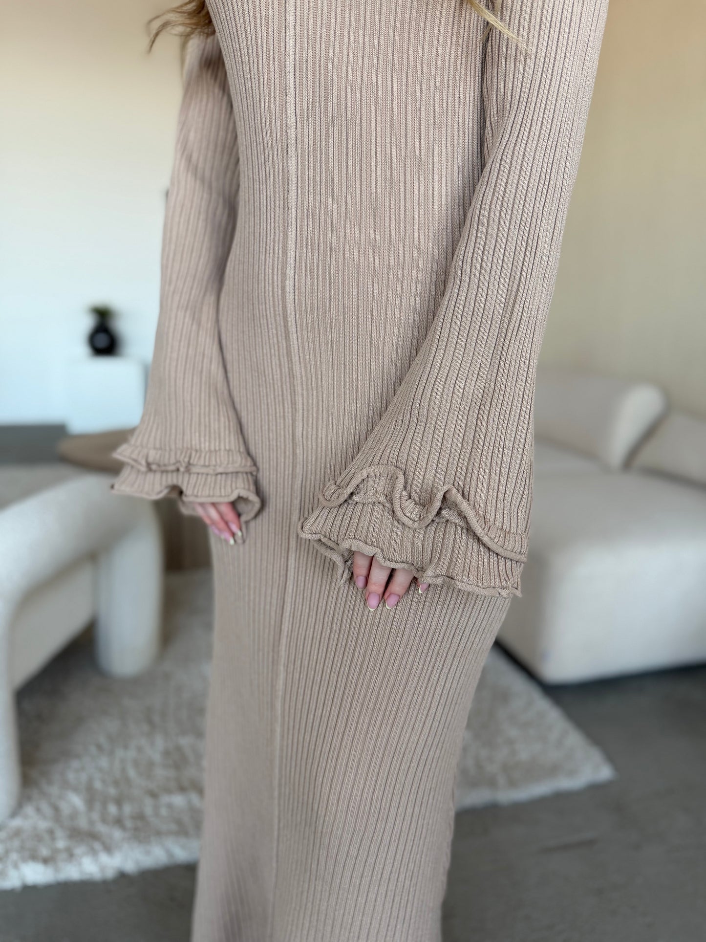 Dopasowana prążkowana sukienka damska Livia czekoladowa