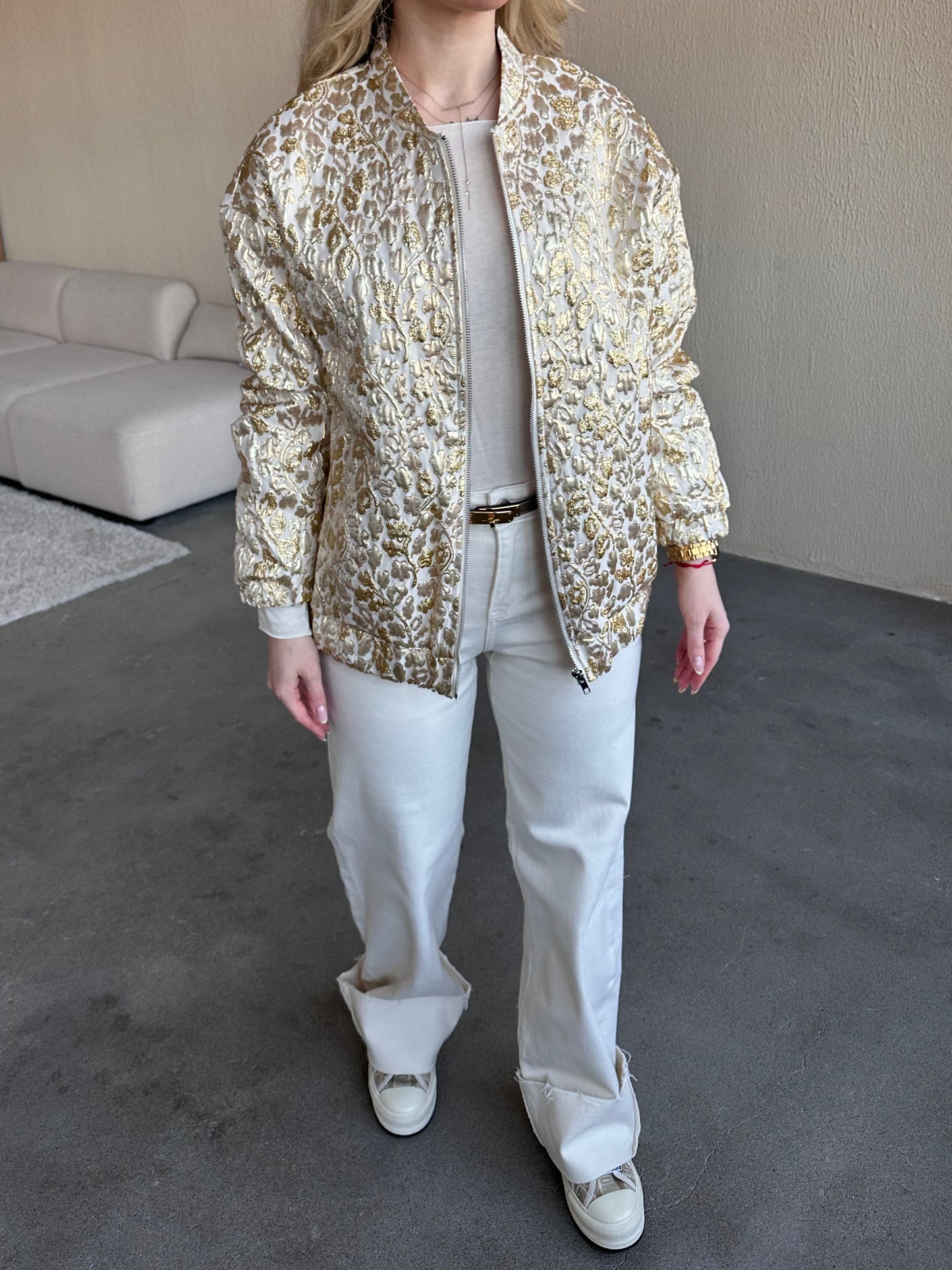 Kurtka damska w kwiaty Glow Bomber złota