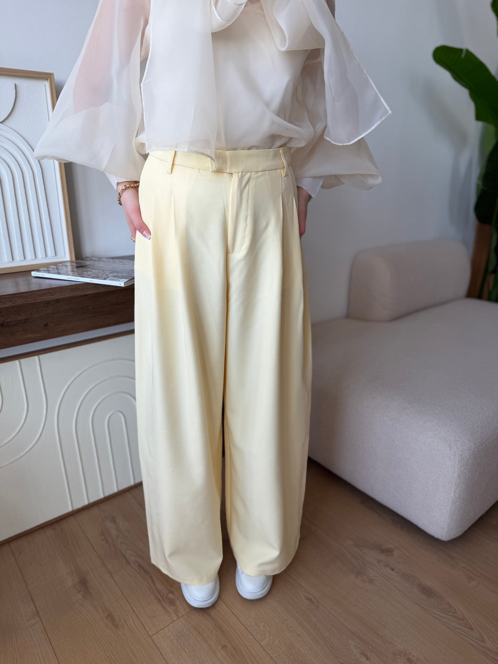 Spodnie damskie wide leg z wysokim stanem Sunny Elegance żółte