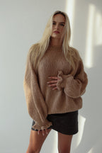 Sweter damski z falbanami Puffy brązowy